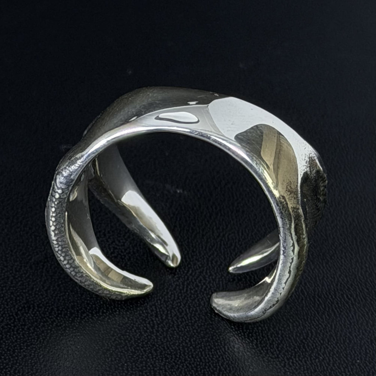 Beast ring