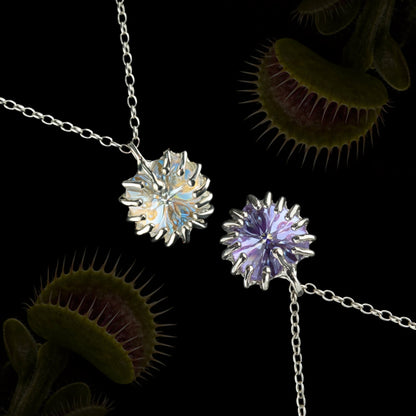 Hearttrap pendant