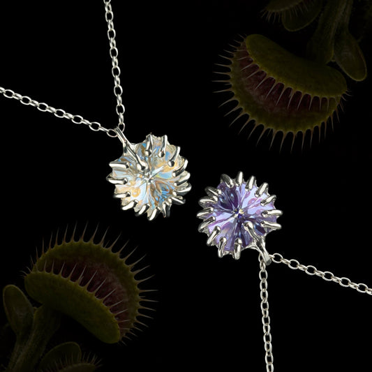 Hearttrap pendant
