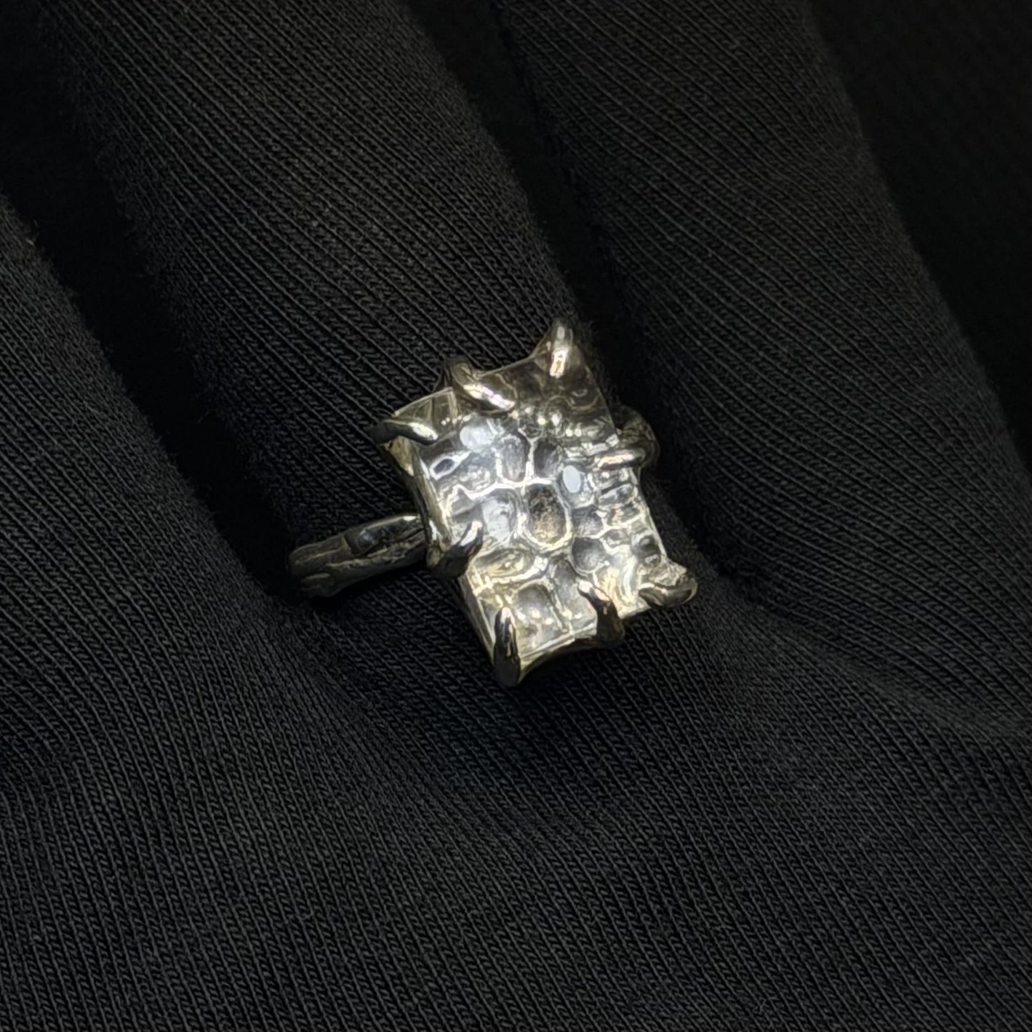 Specimen quartz ring