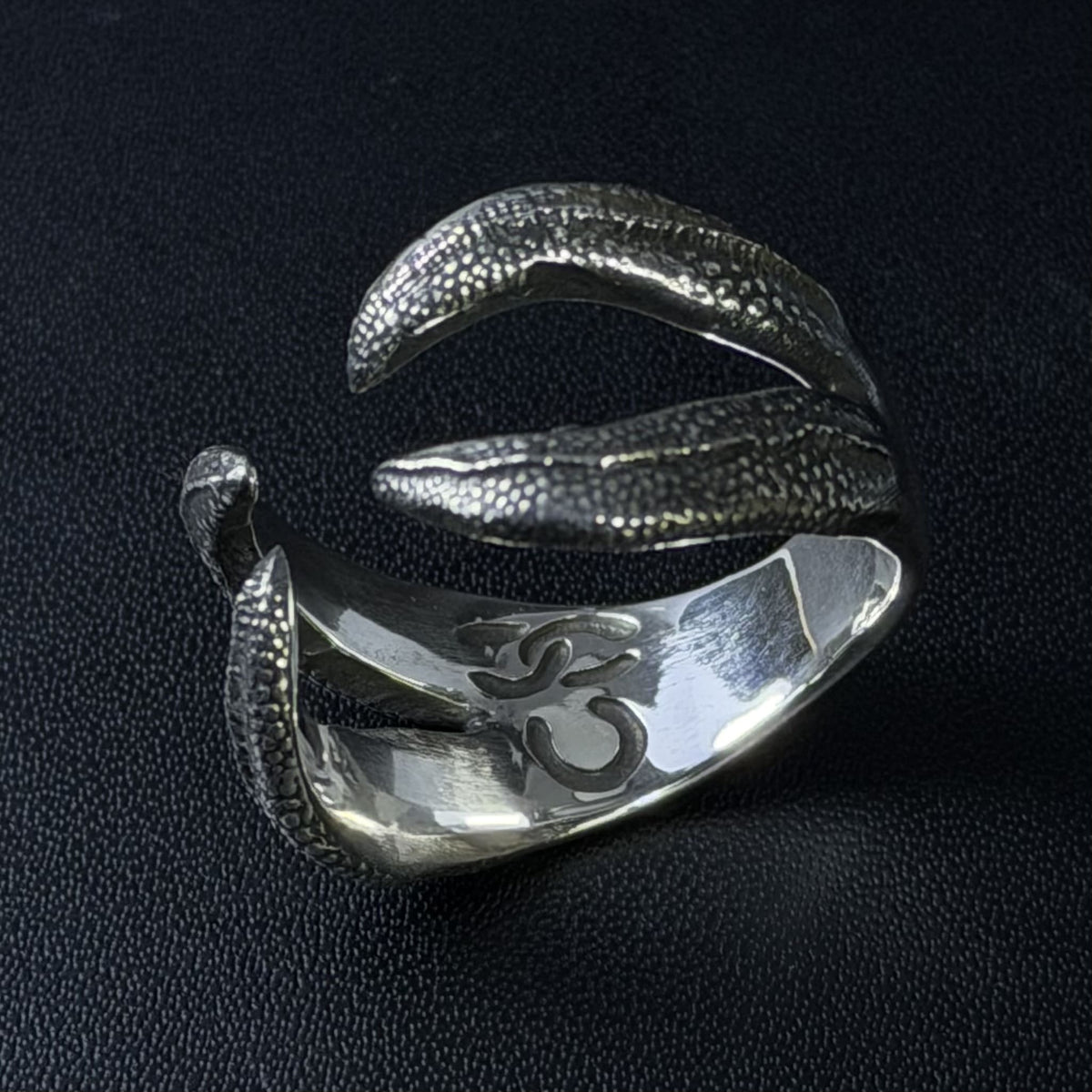 Beast ring