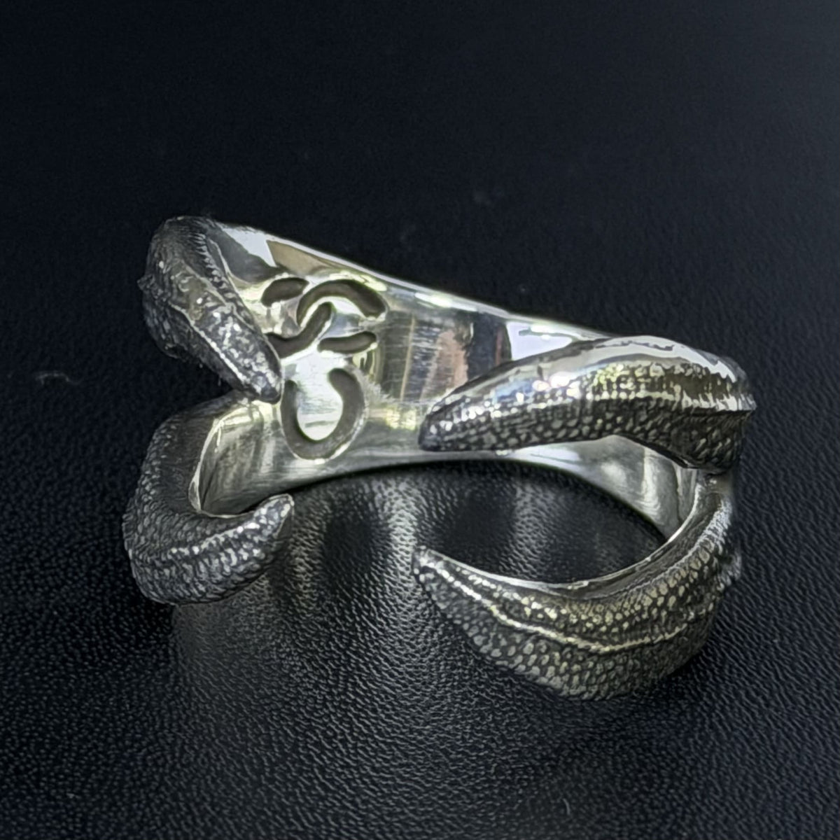 Beast ring