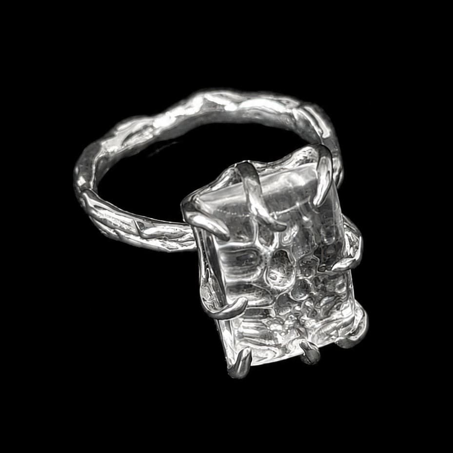 Specimen quartz ring
