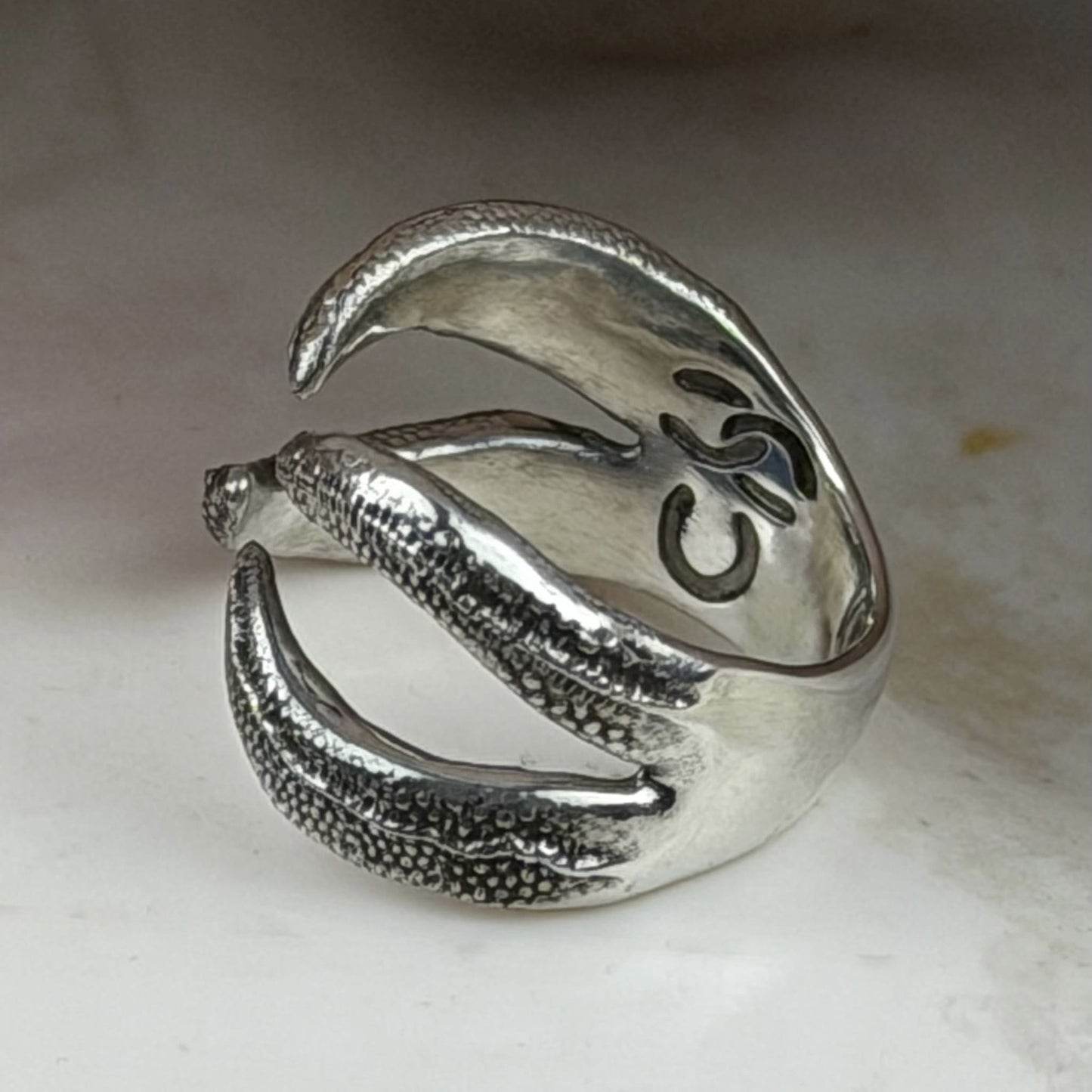 Beast ring