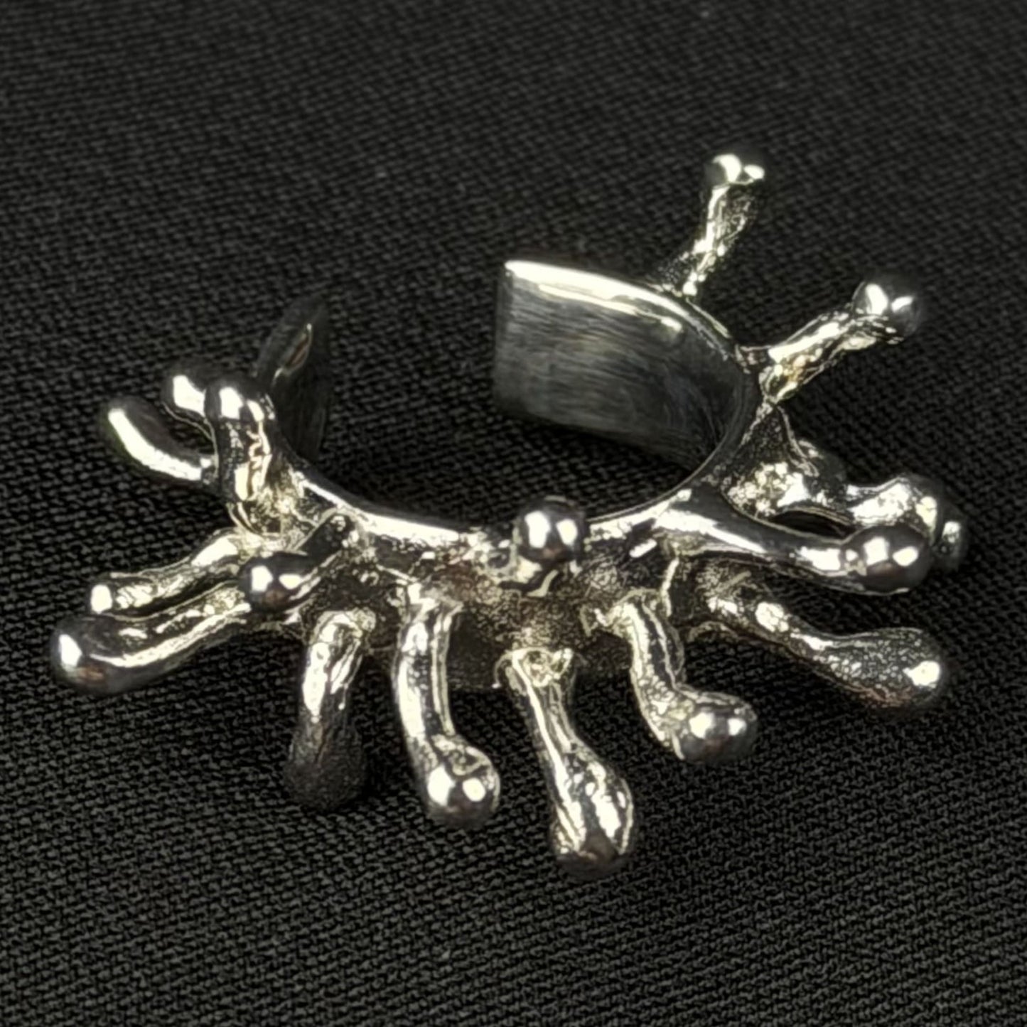 Hydra earcuff