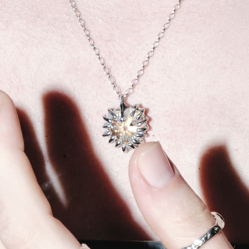 Hearttrap pendant