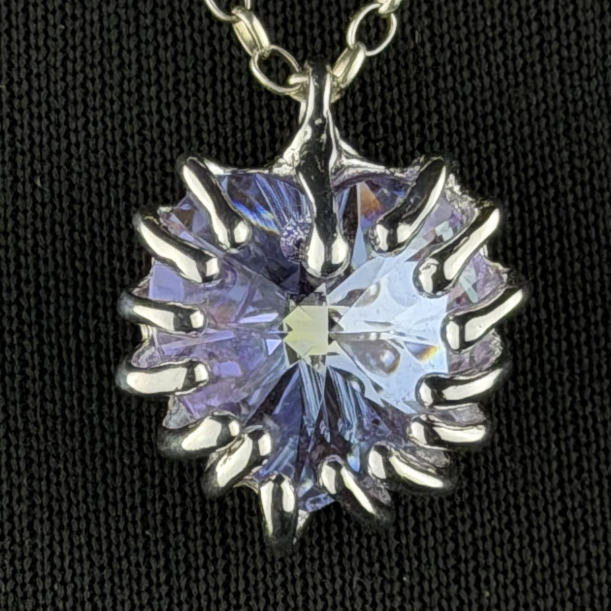 Hearttrap pendant